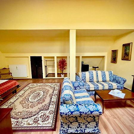 Hotel Casa Republicii à Braşov Extérieur photo