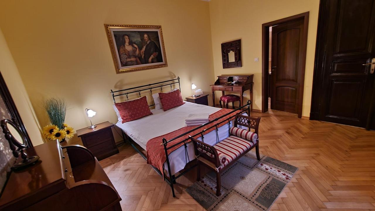 Hotel Casa Republicii à Braşov Extérieur photo