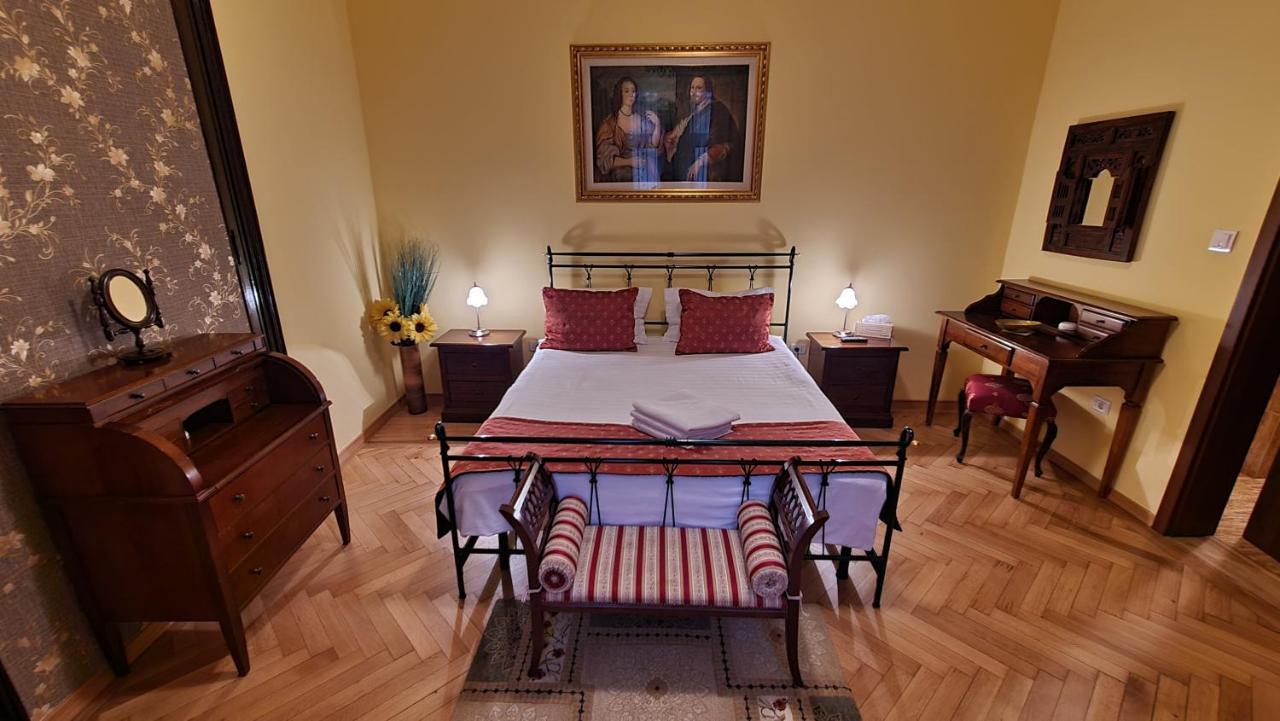Hotel Casa Republicii à Braşov Extérieur photo