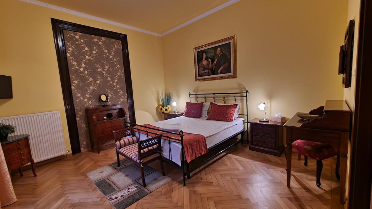 Hotel Casa Republicii à Braşov Extérieur photo