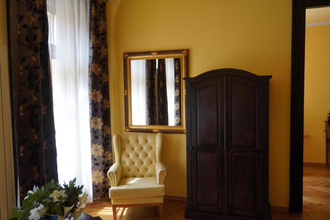 Hotel Casa Republicii à Braşov Extérieur photo