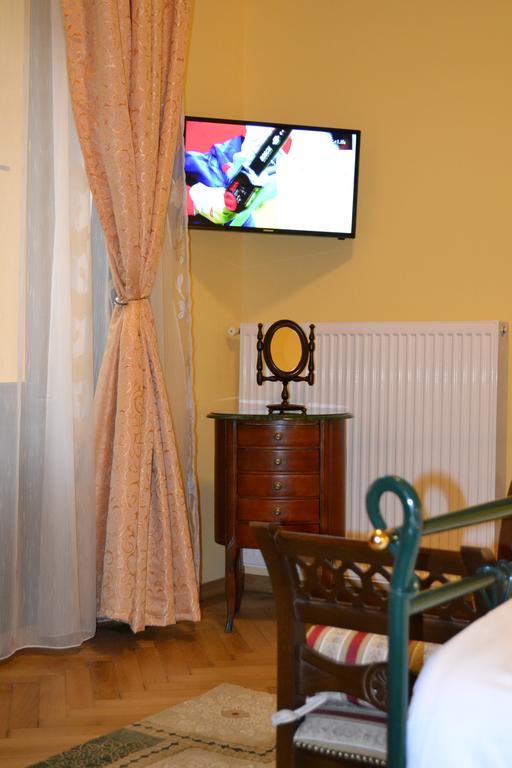 Hotel Casa Republicii à Braşov Chambre photo