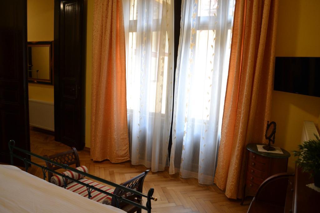 Hotel Casa Republicii à Braşov Extérieur photo