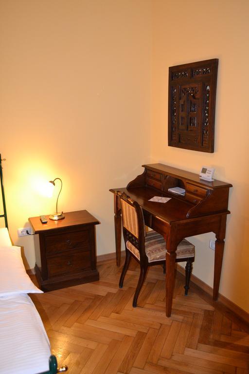 Hotel Casa Republicii à Braşov Extérieur photo