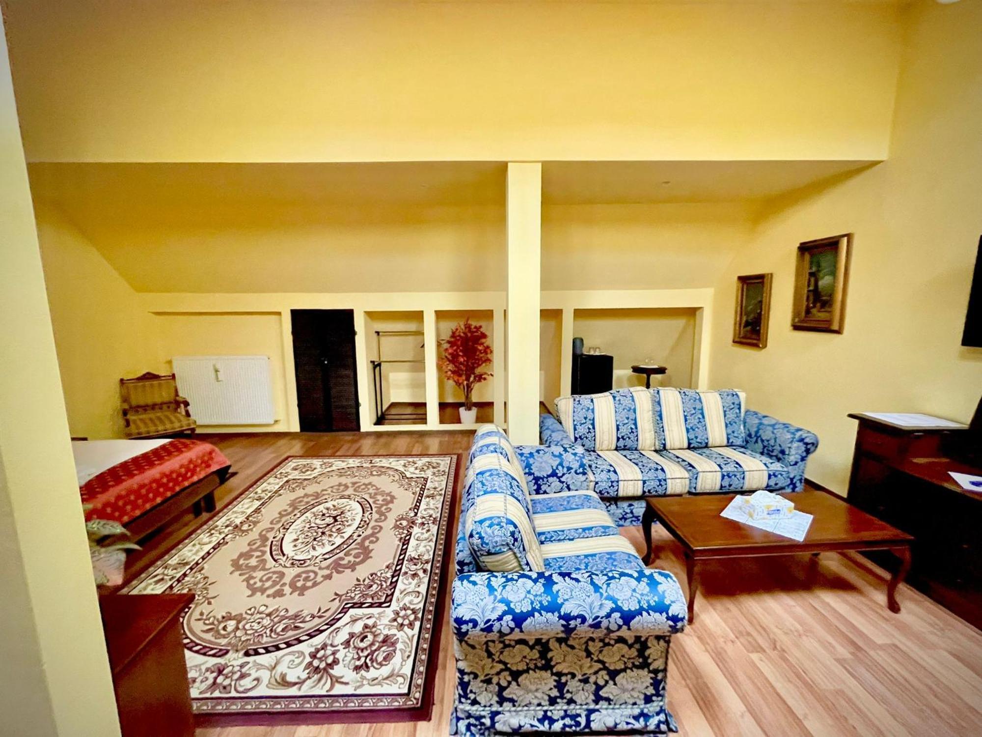 Hotel Casa Republicii à Braşov Extérieur photo