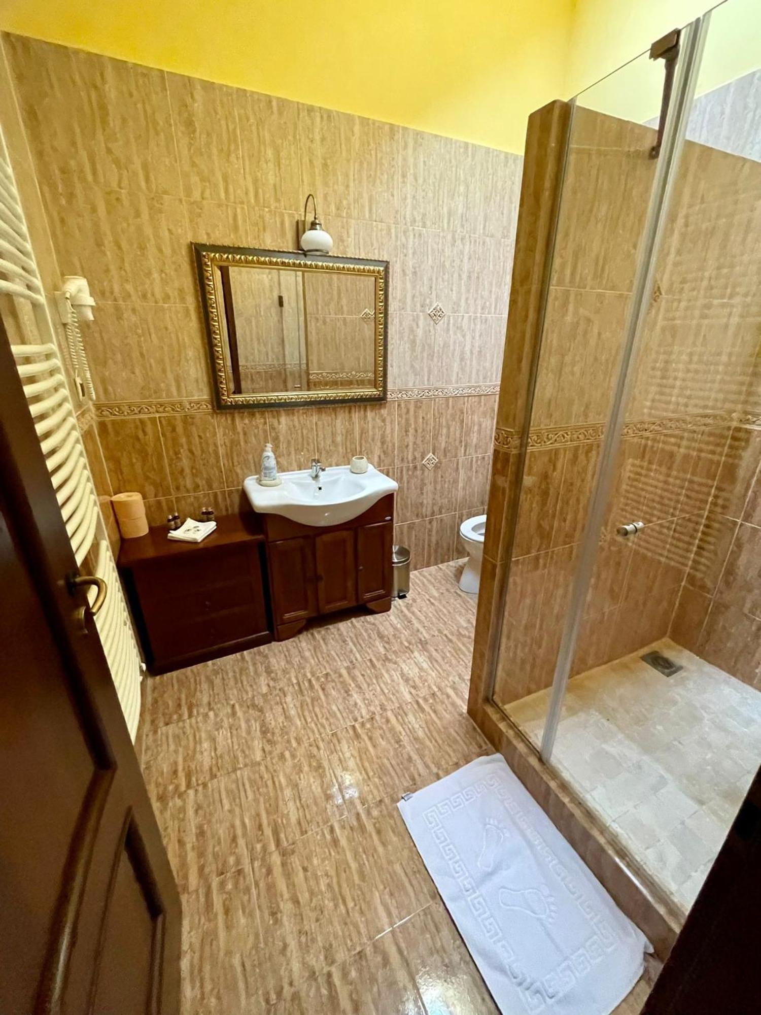 Hotel Casa Republicii à Braşov Extérieur photo
