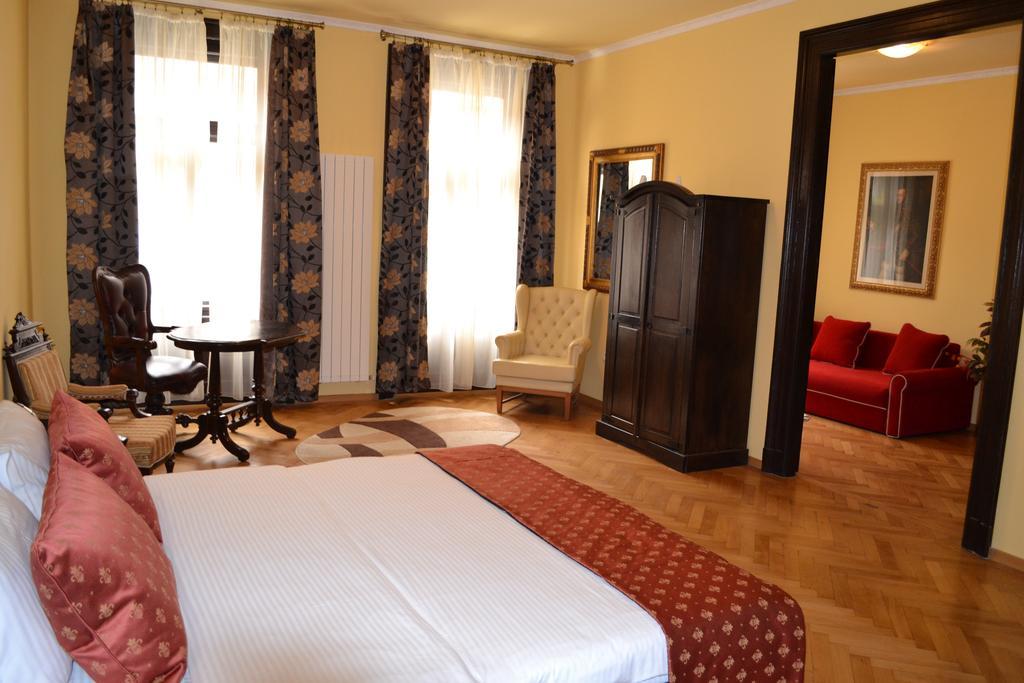 Hotel Casa Republicii à Braşov Chambre photo