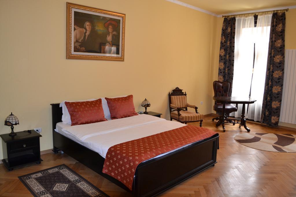Hotel Casa Republicii à Braşov Chambre photo