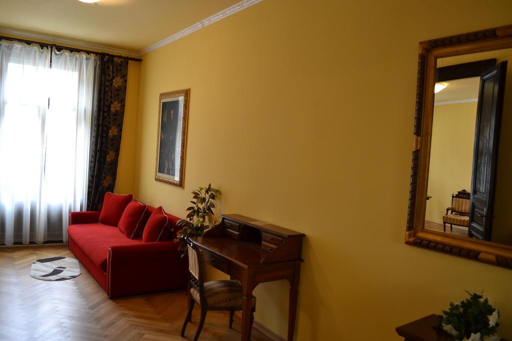 Hotel Casa Republicii à Braşov Chambre photo