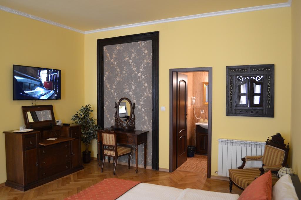 Hotel Casa Republicii à Braşov Chambre photo