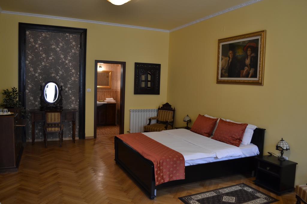 Hotel Casa Republicii à Braşov Chambre photo